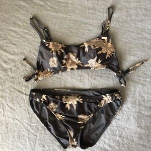 Roxy Bikini Set (Top and Bottom)
